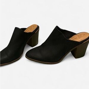 ✰ Black suede faux leather mules (size 9)